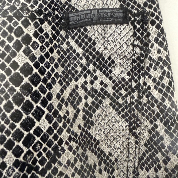 Hudson Nico Mid Rise Super Skinny Snake Pattern  - Black and Gray Size 28 Pants - Picture 7 of 16